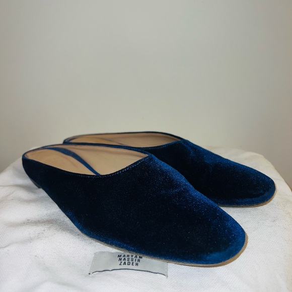Maryam Nassir Zadeh Mules in Navy Blue Velvet - Picture 1 of 3